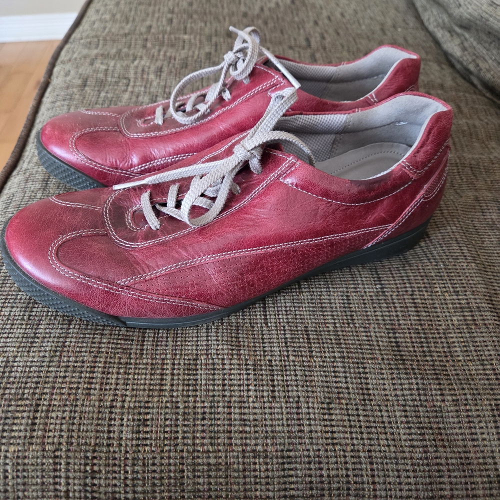 Ecco Women's Red Leather Flats - Picture 3 of 6